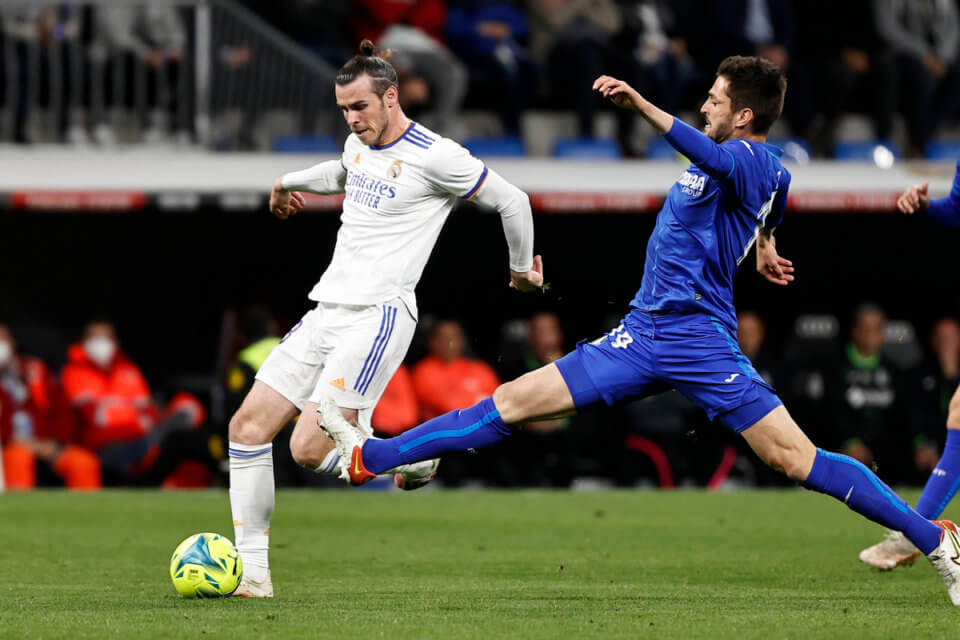 Bale (z lewej) podczas meczu z Getafe